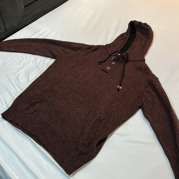 4 sweaters in bundle - Picture 6 of 10